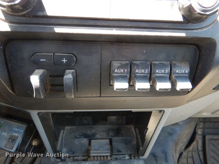 image for item DK5572 2016 Ford F550 Super Duty  Crew Cab flatbed truck