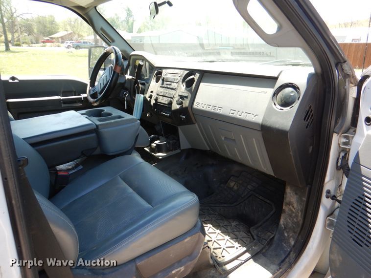 image for item DK5572 2016 Ford F550 Super Duty  Crew Cab flatbed truck