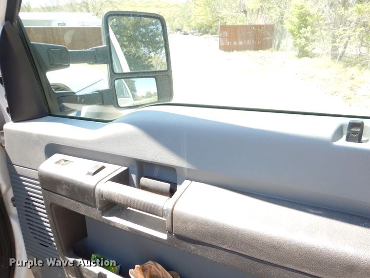 image for item DK5572 2016 Ford F550 Super Duty  Crew Cab flatbed truck