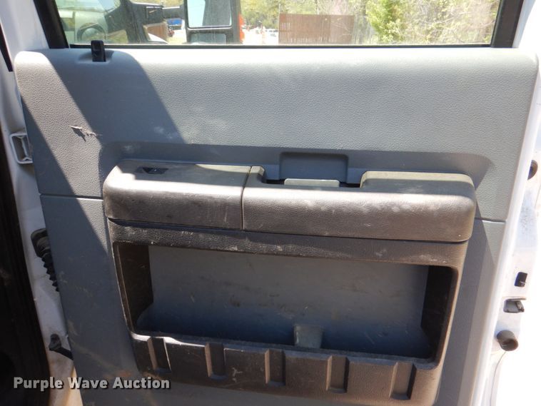 image for item DK5572 2016 Ford F550 Super Duty  Crew Cab flatbed truck