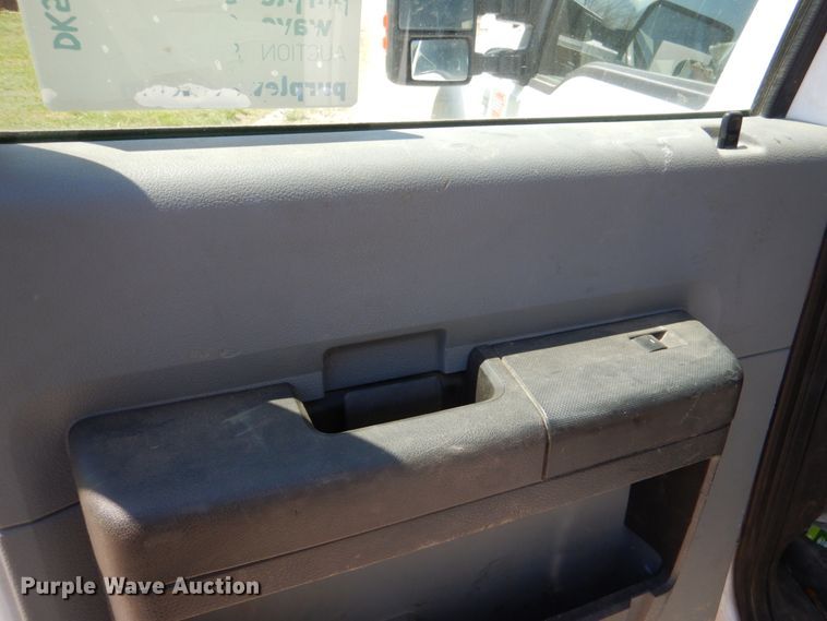 image for item DK5572 2016 Ford F550 Super Duty  Crew Cab flatbed truck