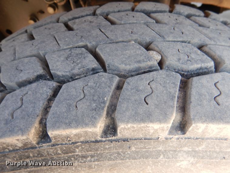 image for item DK5572 2016 Ford F550 Super Duty  Crew Cab flatbed truck