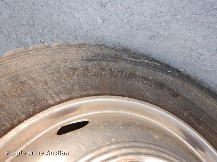 image for item DK5572 2016 Ford F550 Super Duty  Crew Cab flatbed truck