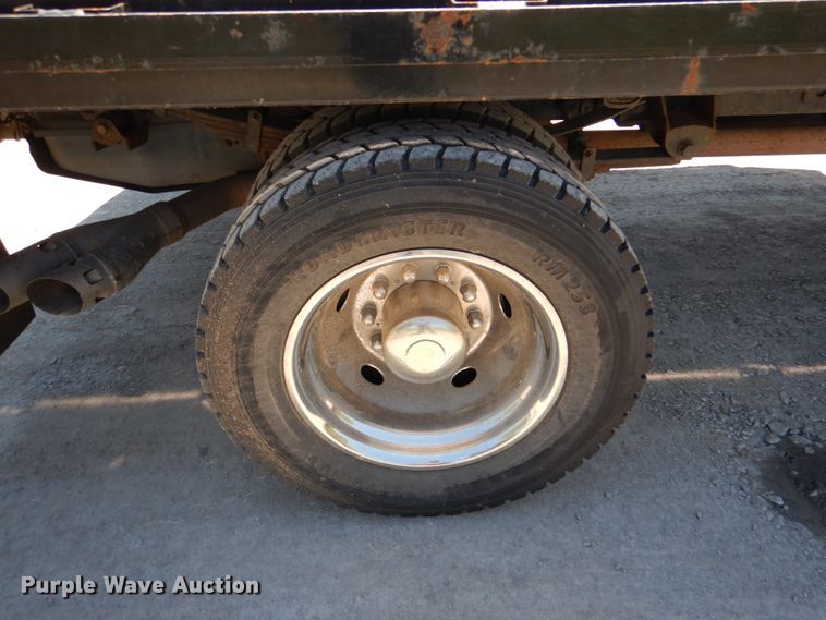 image for item DK5572 2016 Ford F550 Super Duty  Crew Cab flatbed truck