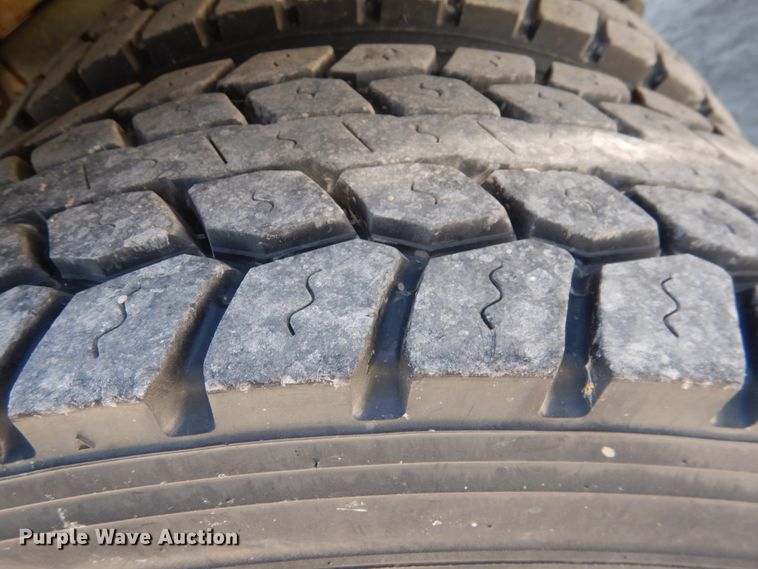 image for item DK5572 2016 Ford F550 Super Duty  Crew Cab flatbed truck