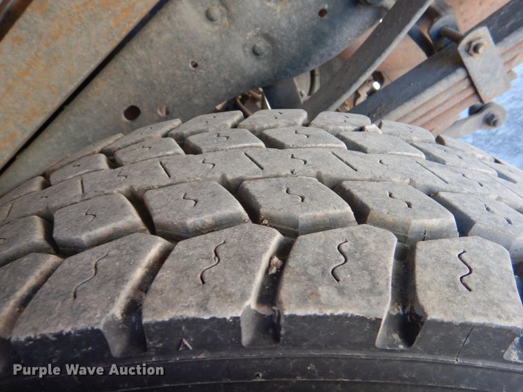 image for item DK5572 2016 Ford F550 Super Duty  Crew Cab flatbed truck