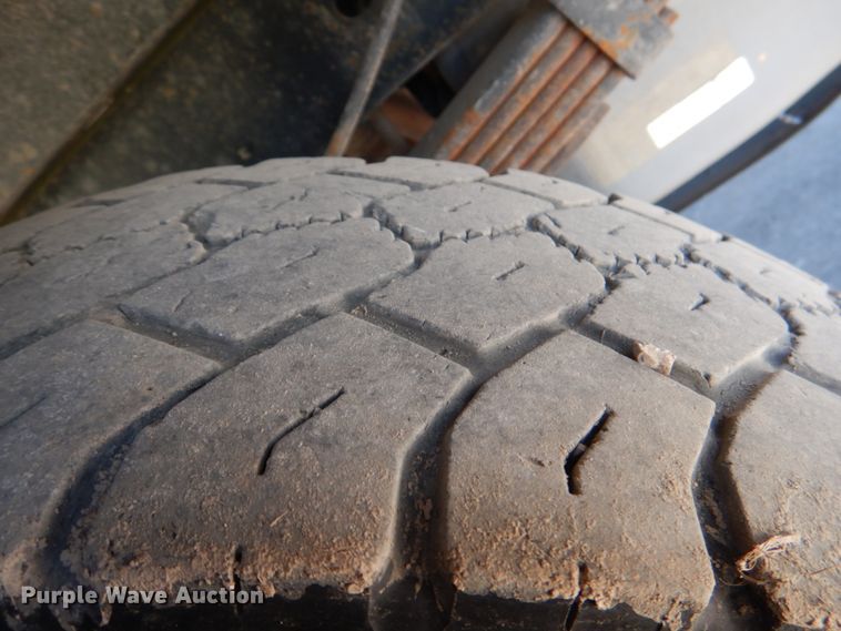 image for item DK5572 2016 Ford F550 Super Duty  Crew Cab flatbed truck