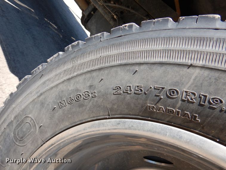 image for item DK5572 2016 Ford F550 Super Duty  Crew Cab flatbed truck