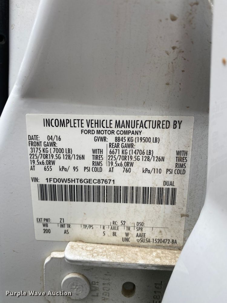 image for item DK5572 2016 Ford F550 Super Duty  Crew Cab flatbed truck