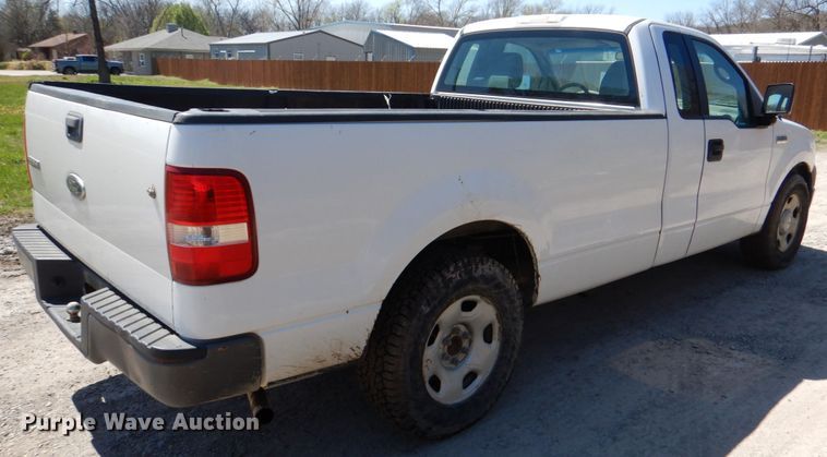 image for item DK5573 2006 Ford F150 XL  pickup truck