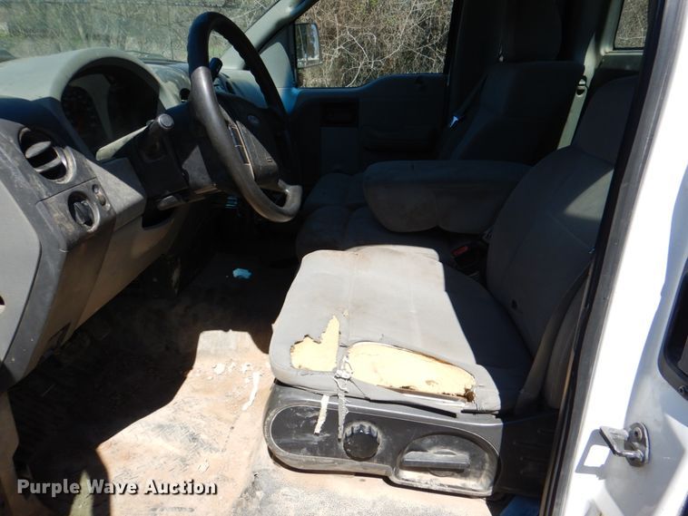 image for item DK5573 2006 Ford F150 XL  pickup truck