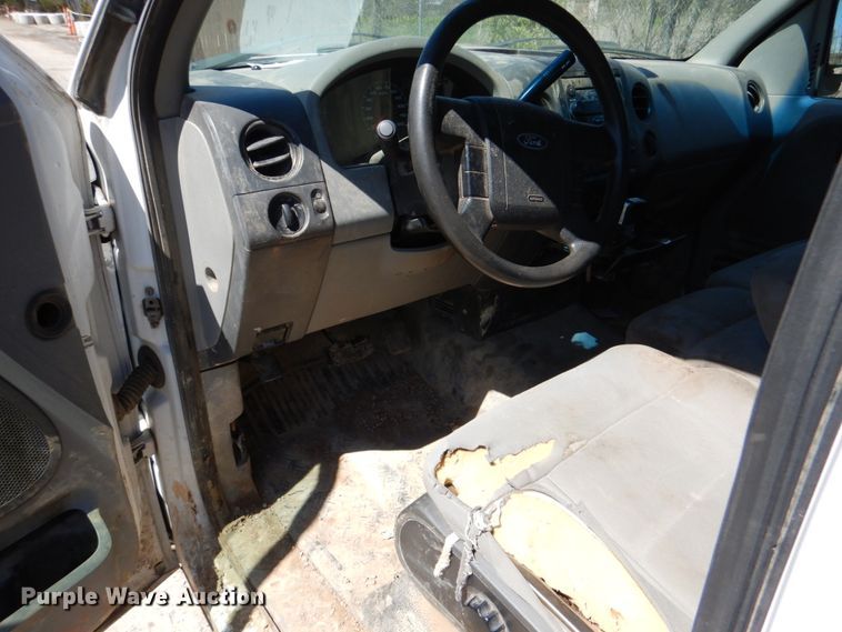 image for item DK5573 2006 Ford F150 XL  pickup truck