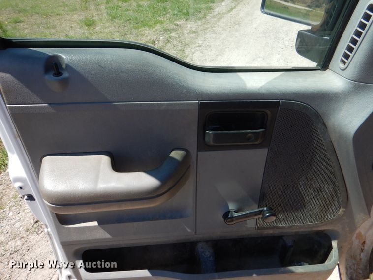 image for item DK5573 2006 Ford F150 XL  pickup truck