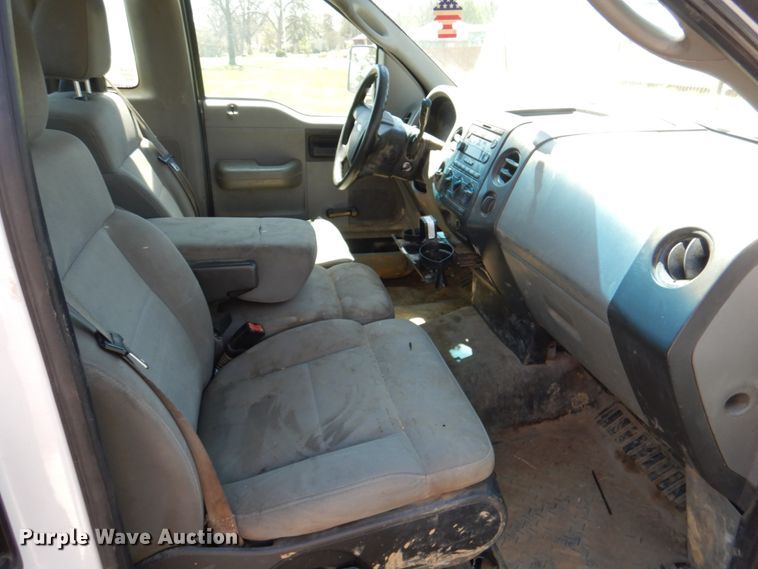 image for item DK5573 2006 Ford F150 XL  pickup truck