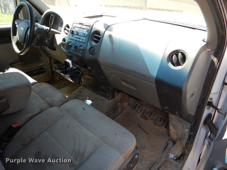 image for item DK5573 2006 Ford F150 XL  pickup truck