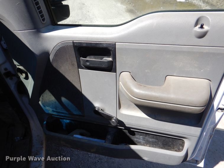 image for item DK5573 2006 Ford F150 XL  pickup truck