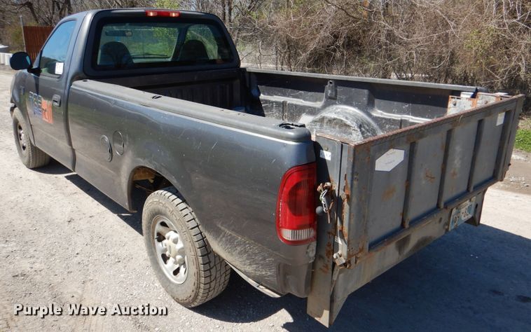 image for item DK5574 2003 Ford F150 XL  pickup truck