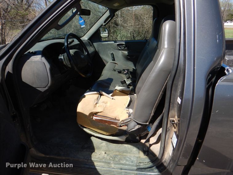 image for item DK5574 2003 Ford F150 XL  pickup truck