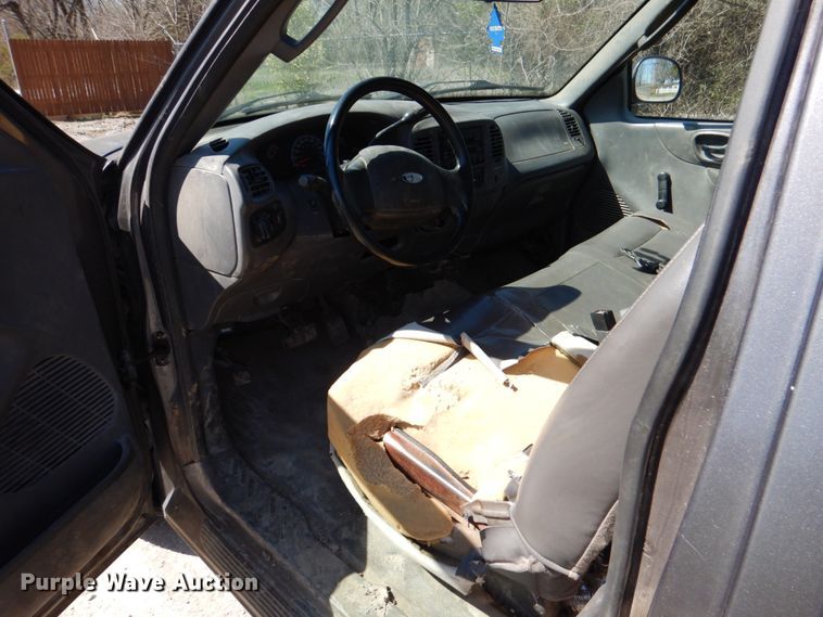 image for item DK5574 2003 Ford F150 XL  pickup truck