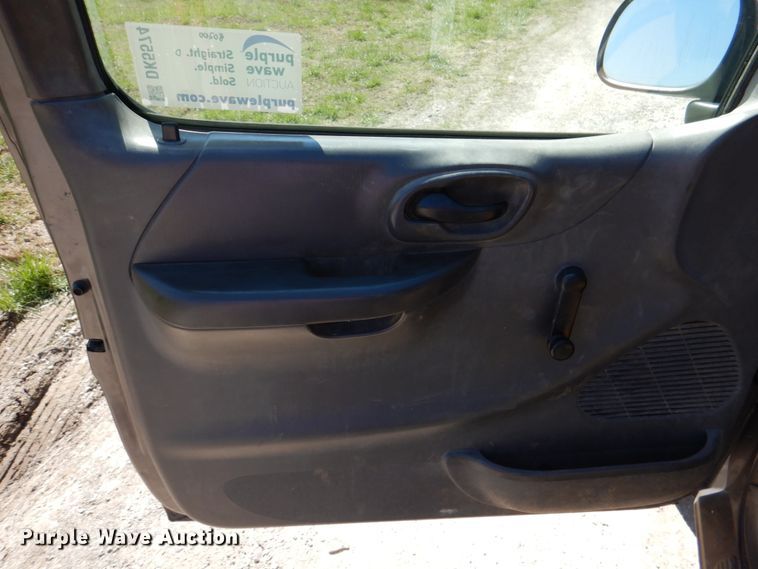 image for item DK5574 2003 Ford F150 XL  pickup truck