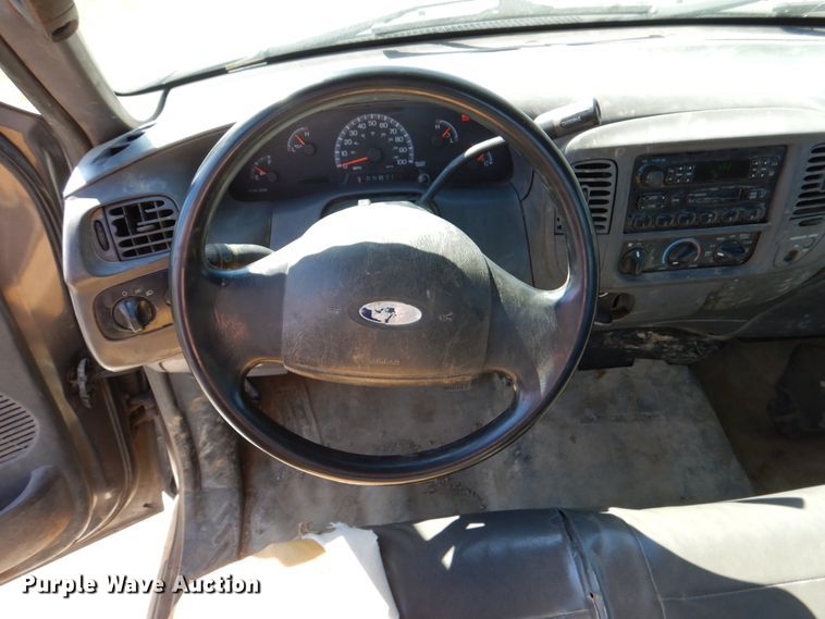 image for item DK5574 2003 Ford F150 XL  pickup truck