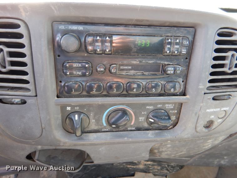 image for item DK5574 2003 Ford F150 XL  pickup truck