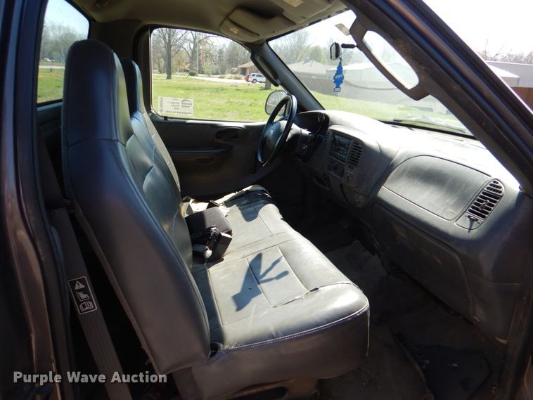 image for item DK5574 2003 Ford F150 XL  pickup truck