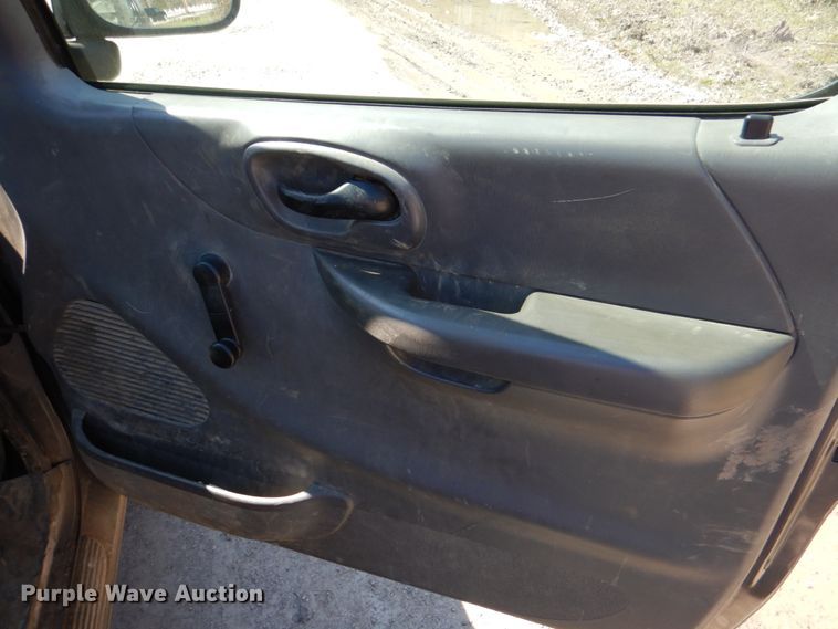 image for item DK5574 2003 Ford F150 XL  pickup truck