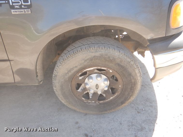 image for item DK5574 2003 Ford F150 XL  pickup truck