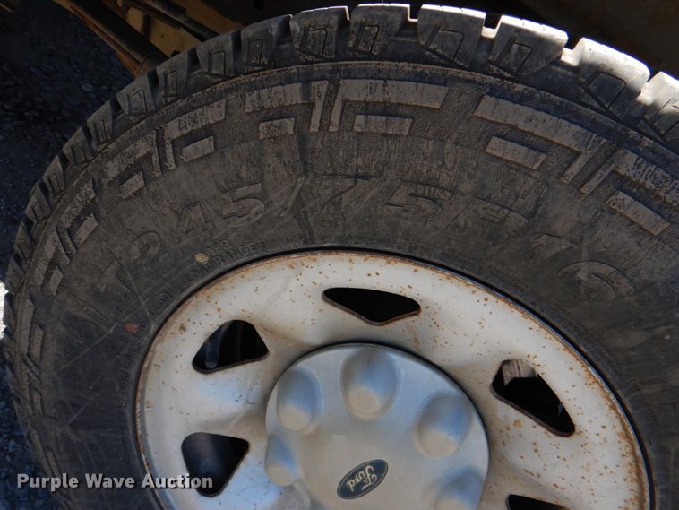 image for item DK5574 2003 Ford F150 XL  pickup truck