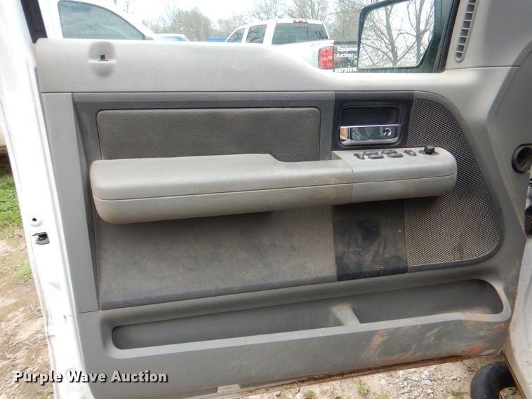 image for item DK5575 2004 Ford F150 XLT  SuperCab pickup truck