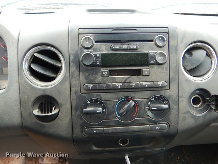 image for item DK5575 2004 Ford F150 XLT  SuperCab pickup truck