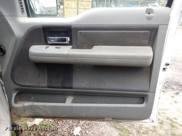 image for item DK5575 2004 Ford F150 XLT  SuperCab pickup truck
