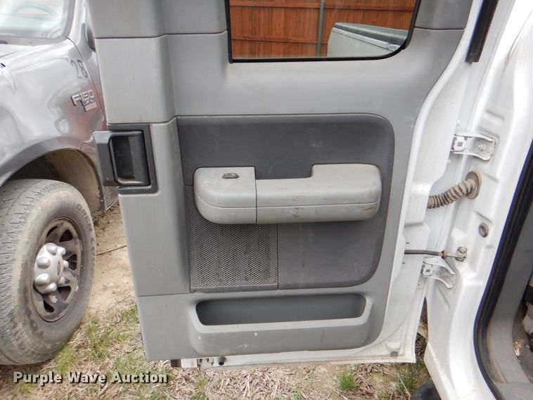 image for item DK5575 2004 Ford F150 XLT  SuperCab pickup truck