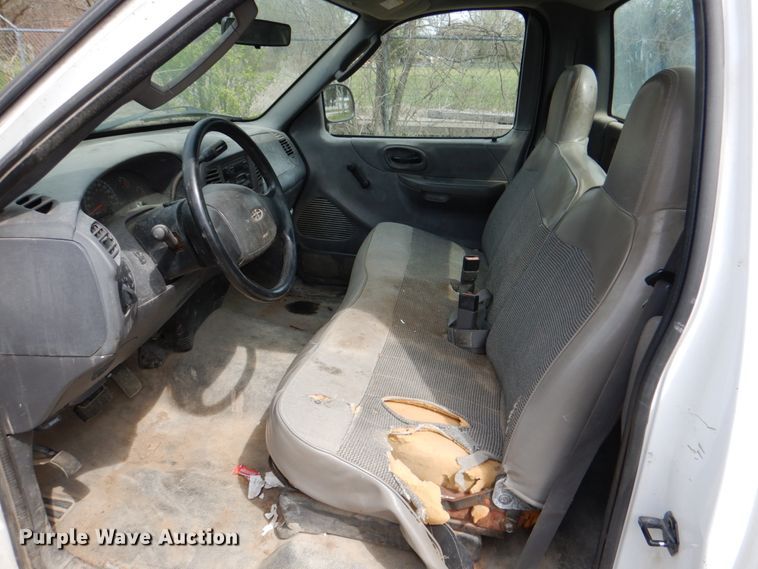 image for item DK5576 2003 Ford F150 XL  pickup truck