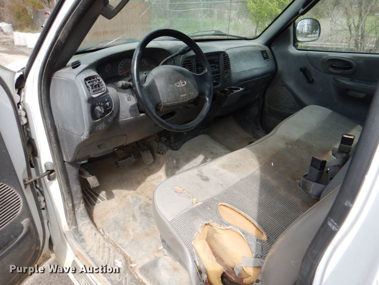 image for item DK5576 2003 Ford F150 XL  pickup truck