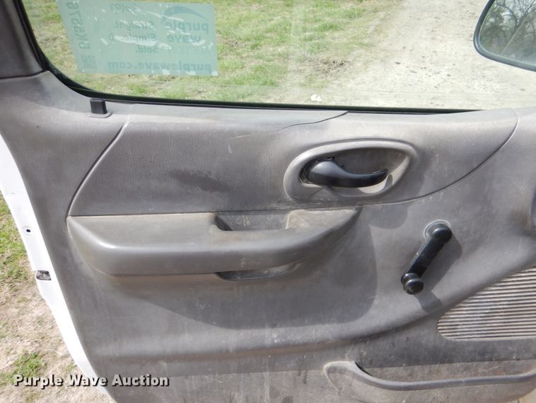 image for item DK5576 2003 Ford F150 XL  pickup truck