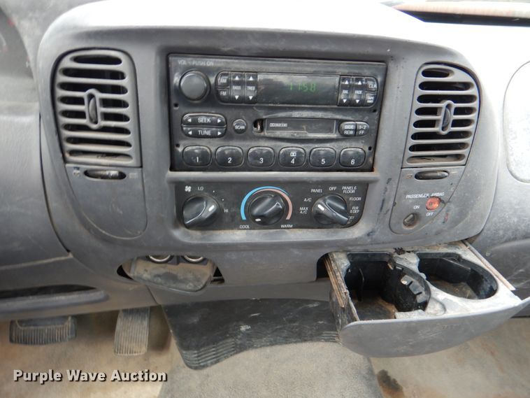 image for item DK5576 2003 Ford F150 XL  pickup truck