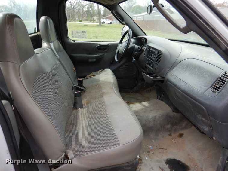 image for item DK5576 2003 Ford F150 XL  pickup truck