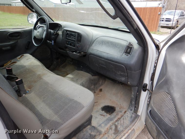 image for item DK5576 2003 Ford F150 XL  pickup truck