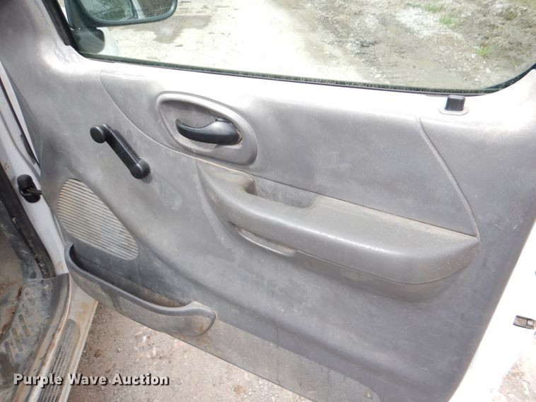 image for item DK5576 2003 Ford F150 XL  pickup truck