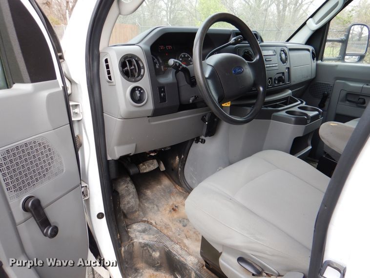 image for item DK5579 2012 Ford E350 Super Duty  box truck