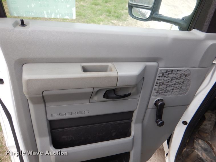 image for item DK5579 2012 Ford E350 Super Duty  box truck