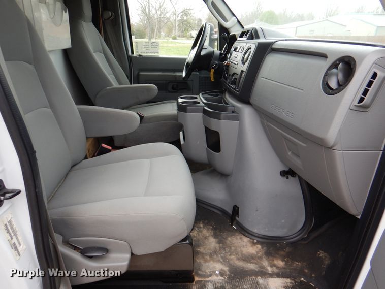 image for item DK5579 2012 Ford E350 Super Duty  box truck