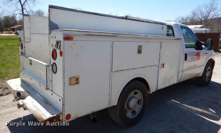 image for item DK5582 2006 Ford F350 Super Duty XL  utility bed pickup truck