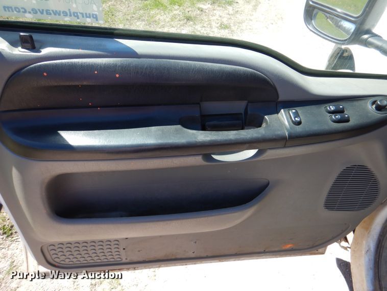 image for item DK5582 2006 Ford F350 Super Duty XL  utility bed pickup truck