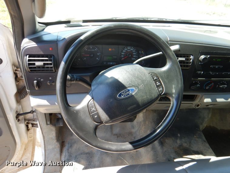 image for item DK5582 2006 Ford F350 Super Duty XL  utility bed pickup truck