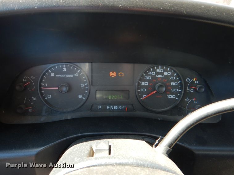 image for item DK5582 2006 Ford F350 Super Duty XL  utility bed pickup truck