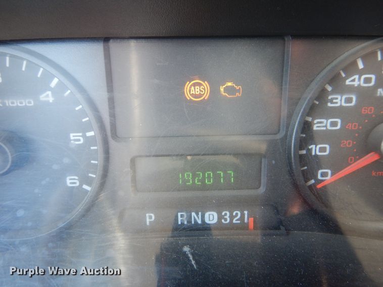 image for item DK5582 2006 Ford F350 Super Duty XL  utility bed pickup truck