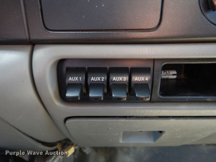 image for item DK5582 2006 Ford F350 Super Duty XL  utility bed pickup truck